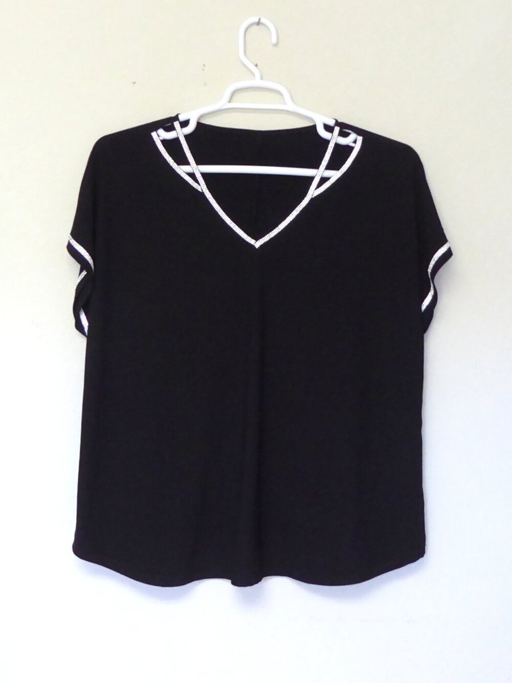Black short sleeve silver rhinestone trim cutout top size 2X